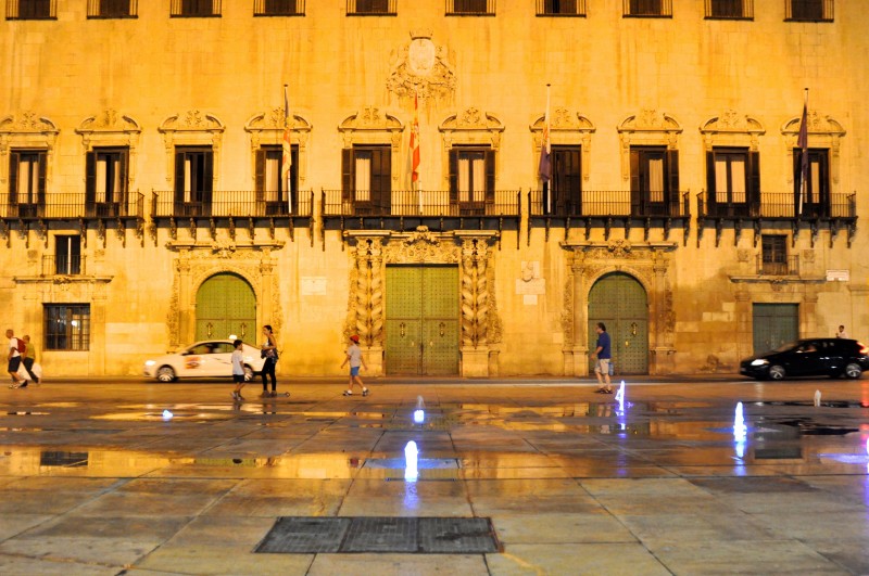 La Plaza del Ayuntamiento in Alicante