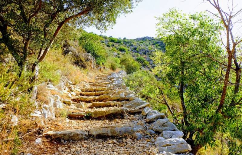 Reach new heights with the Barranco del Infierno hiking route in Alicante