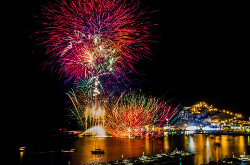 Free parking at Águilas Plaza for firework night and the Summer Carnival