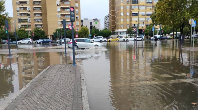 WATCH: Cars submerged and streets underwater as freak storm hits Andalucía