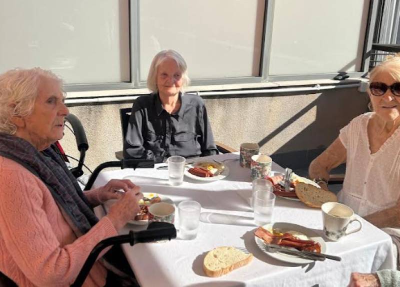 Caser Residencial serves up English breakfasts on the terrace